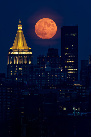 Moonrise over Manhattan: prints 6x9, 10x15, 12x18, 16x24
